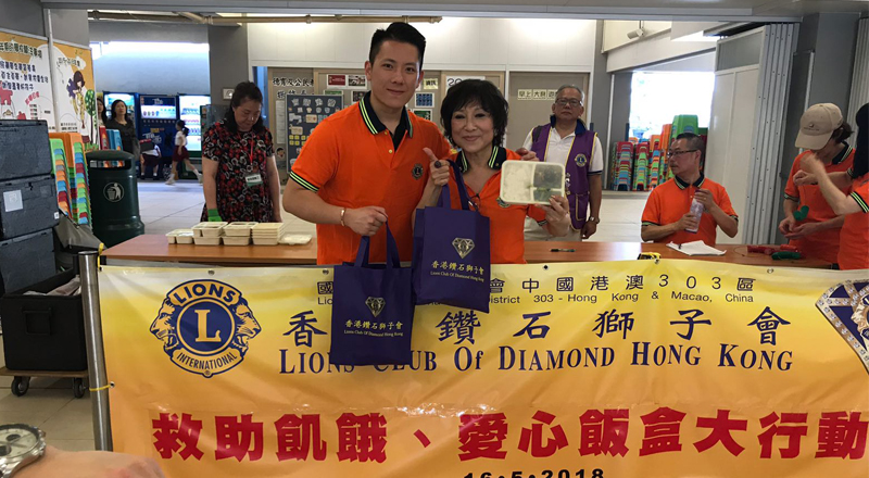 出席 香港鑽石獅子會 長者派飯義工服務